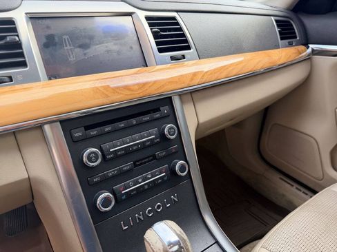 Used 2012 Lincoln MKS AWD image 12