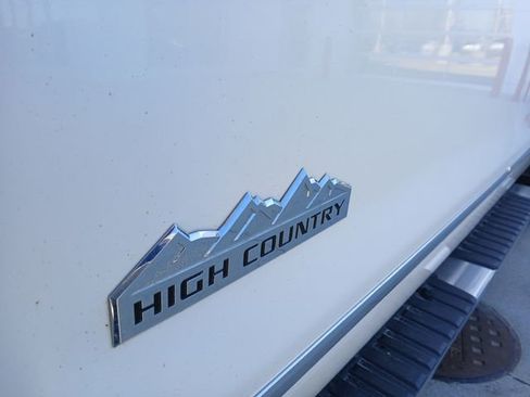 Used 2018 Chevrolet Silverado 1500 High Country image 10