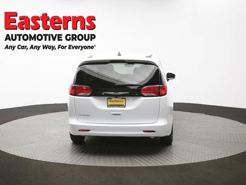 Used 2023 Chrysler Voyager LX image 38