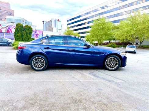 Used 2017 Alfa Romeo Giulia AWD image 4