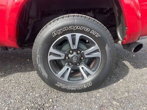 Used 2016 Toyota Tacoma TRD Sport AWD/4WD image 30