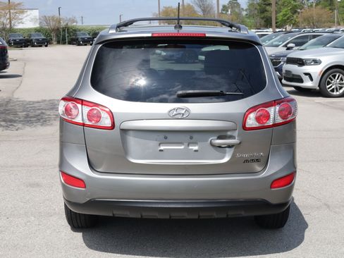 Used 2011 Hyundai Santa Fe SE image 4