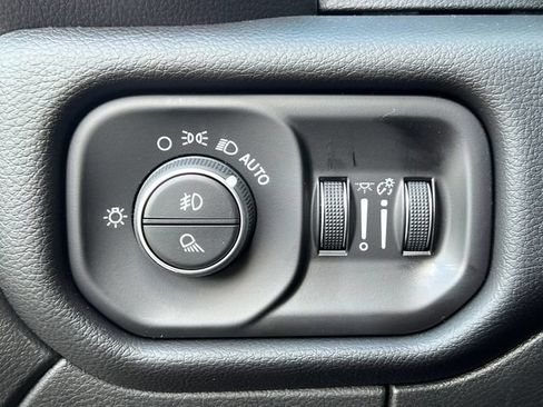Used 2025 RAM 2500 Laramie AWD/4WD image 26