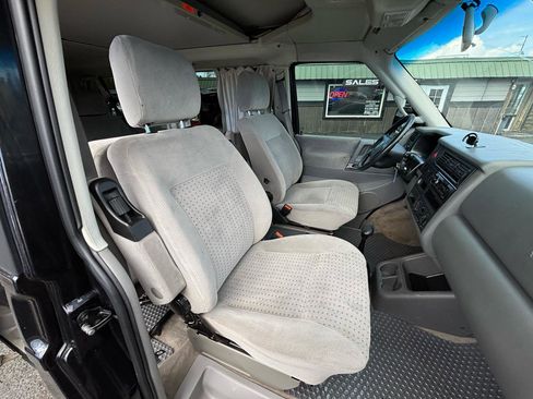 Used 2002 Volkswagen Eurovan MV image 11