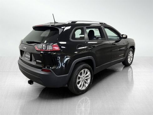Used 2020 Jeep Cherokee Latitude w/ Cold Weather Group image 7