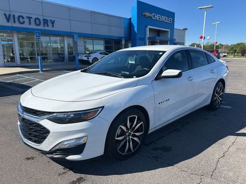Used 2024 Chevrolet Malibu RS FWD image 1