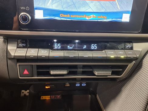 Used 2025 Toyota Camry SE w/ Convenience Package FWD image 14