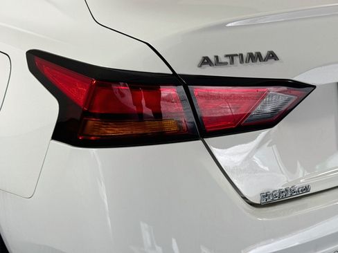 Used 2025 Nissan Altima 2.5 SV FWD image 36