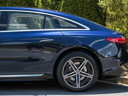 Used 2023 Mercedes-Benz EQS 580 4MATIC Sedan image 11