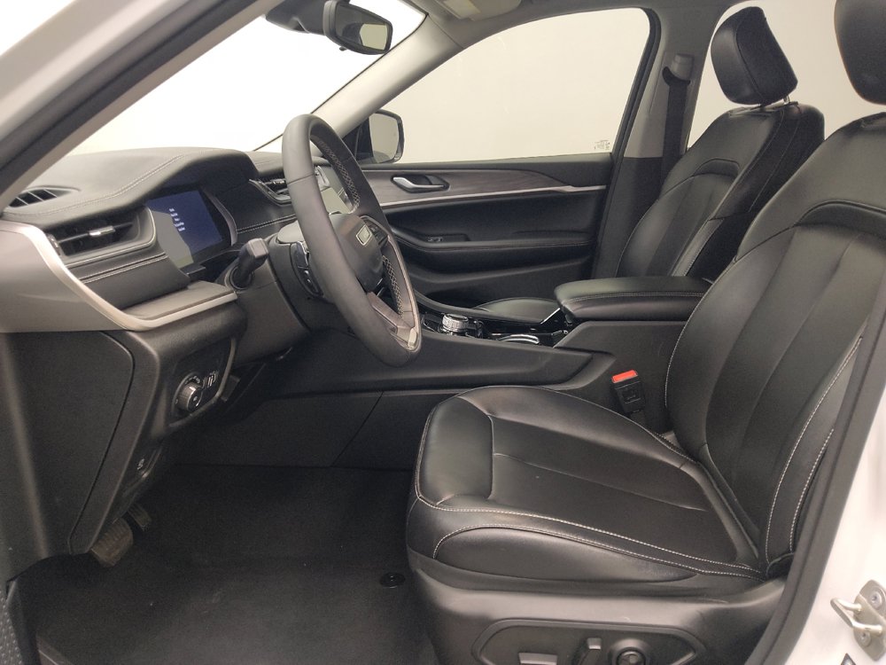 Used 2023 Jeep Grand Cherokee L Limited AWD/4WD image 17