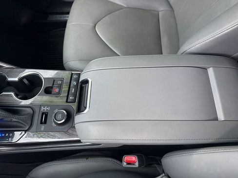 Used 2021 Toyota Highlander Limited image 23