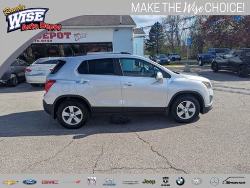 Used 2016 Chevrolet Trax LT w/ LT Sun and Sound Package FWD image 2