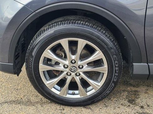 Used 2018 Toyota RAV4 Limited image 32