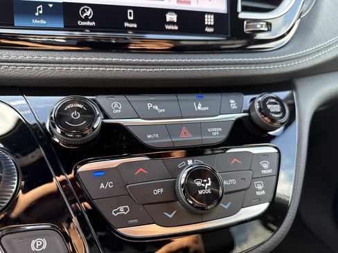 New 2026 Chrysler Pacifica Select image 30