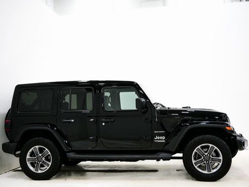 Used 2019 Jeep Wrangler Unlimited Sahara image 5
