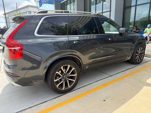 Used 2017 Volvo XC90 T6 Momentum w/ Vision Package AWD/4WD image 4