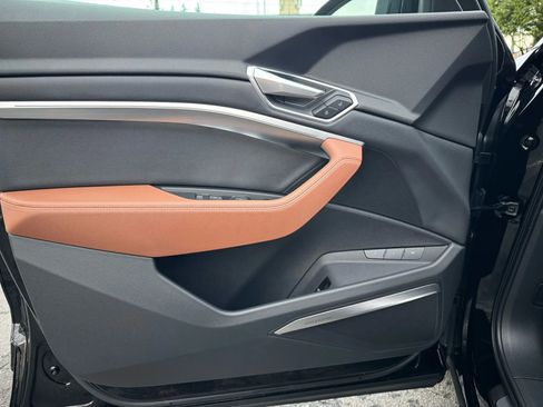 Used 2022 Audi e-tron Premium Plus image 44