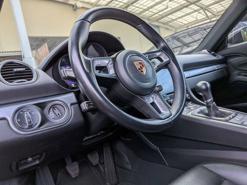 Used 2019 Porsche 718 Cayman RWD image 10