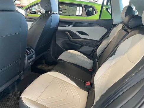 New 2025 Volkswagen Tiguan SE image 13