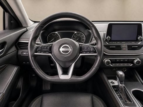 Used 2024 Nissan Altima 2.5 SR FWD image 14