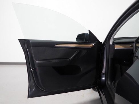 Used 2025 Tesla Model Y Long Range RWD image 54