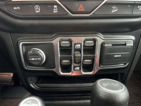 Used 2020 Jeep Wrangler Unlimited Sahara w/ Dual Top Group image 20