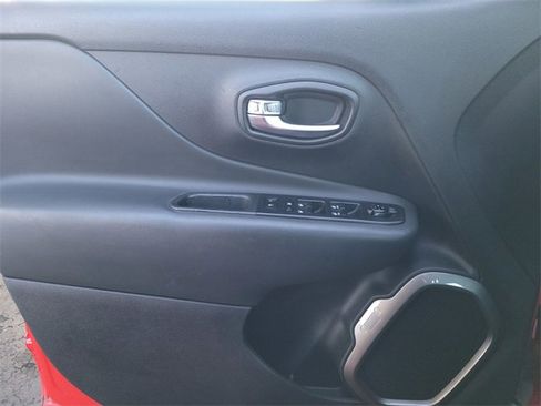 Certified 2022 Jeep Renegade Latitude w/ Convenience Group image 15