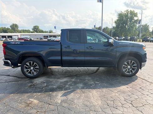Used 2022 Chevrolet Silverado 1500 LT AWD/4WD image 8