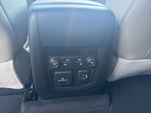 Used 2020 Buick Enclave Premium w/ Sun and Sites Package image 22