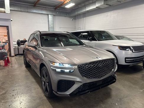 Used 2023 Genesis GV70 2.5T w/ Sport Prestige Package AWD/4WD image 3