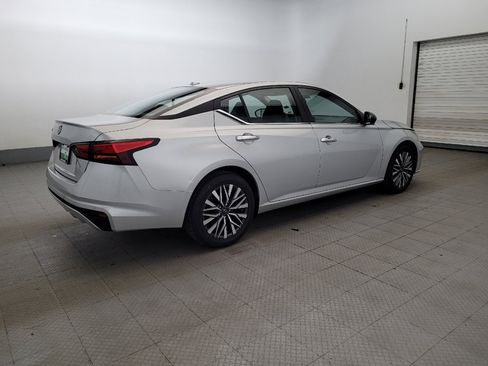 Used 2025 Nissan Altima 2.5 SV FWD image 10