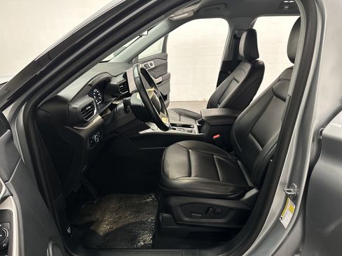Used 2023 Ford Explorer XLT w/ Equipment Group 202A AWD/4WD image 19