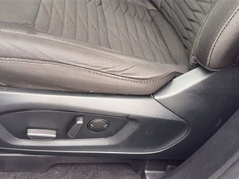 Used 2021 Ford Explorer XLT image 19