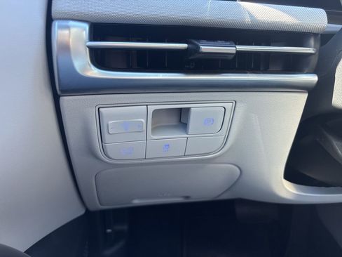 Used 2025 Hyundai Tucson Limited AWD/4WD image 32