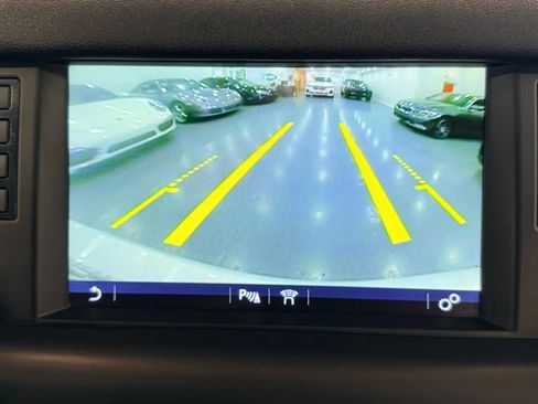Used 2017 Land Rover Discovery Sport SE AWD/4WD image 27