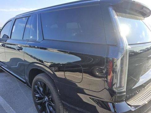 Used 2025 Cadillac Escalade ESV Sport Platinum w/ LPO, ONYX Package AWD/4WD image 5