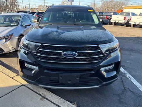 Used 2021 Ford Explorer XLT w/ Equipment Group 202A image 2