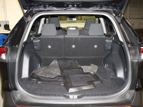 Used 2021 Toyota RAV4 LE AWD/4WD image 34
