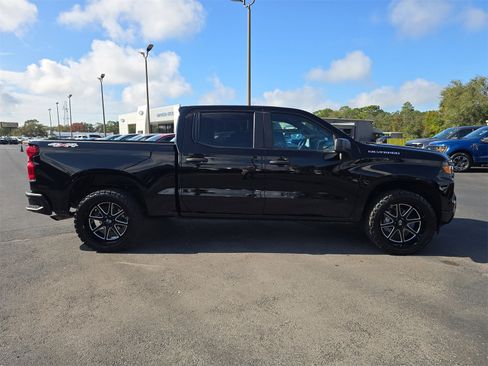 Used 2023 Chevrolet Silverado 1500 Custom image 3