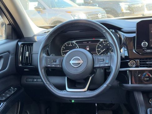 Used 2022 Nissan Pathfinder SV w/ SV Black Package image 24