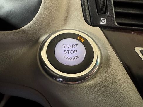 Used 2015 INFINITI Q70 L 5.6 w/ V8 Deluxe Technology Package image 12