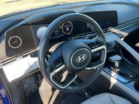 Used 2025 Hyundai Elantra Limited image 28