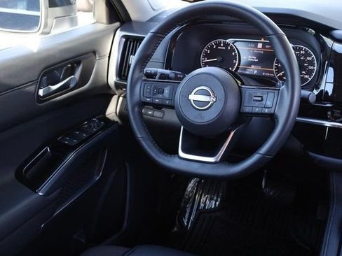 Certified 2025 Nissan Pathfinder SL w/ SL Premium Package FWD image 29