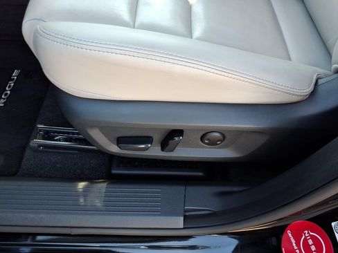 Used 2025 Nissan Rogue SL FWD image 5