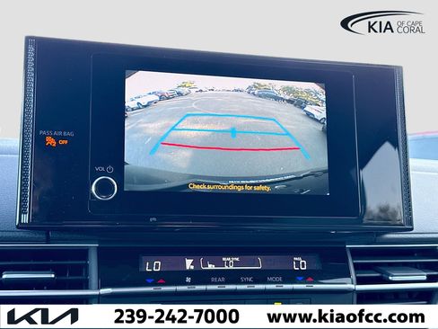 Used 2025 Toyota Sienna LE image 33