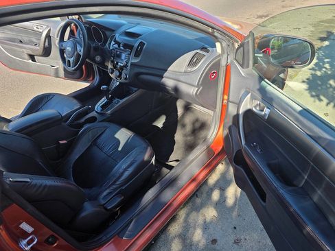 Used 2010 Kia Forte Koup SX w/ Leather Pkg image 12