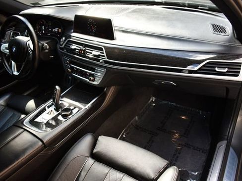 Used 2017 BMW 750i xDrive image 57