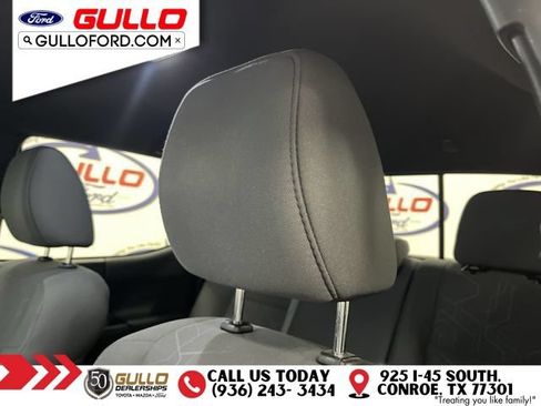Used 2018 Toyota Tacoma TRD Off-Road w/ Technology Package AWD/4WD image 18