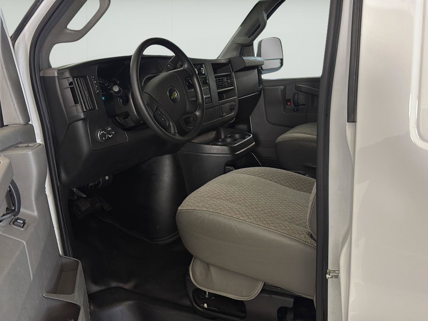 Used 2016 Chevrolet Express 2500 RWD image 14