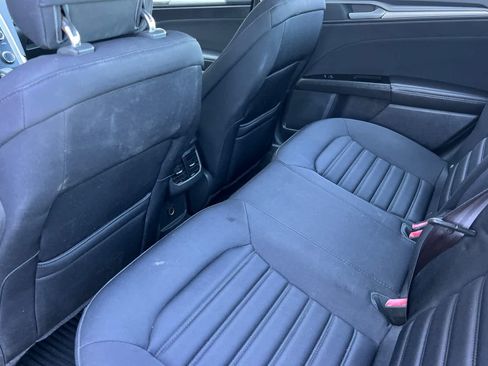 Used 2013 Ford Fusion SE FWD image 4